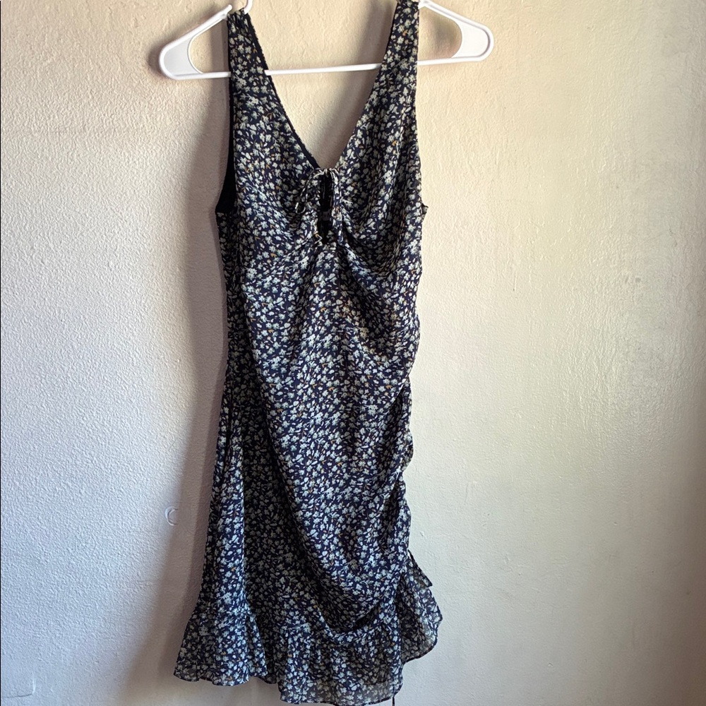 Chic Backless Floral Dress - Black and White